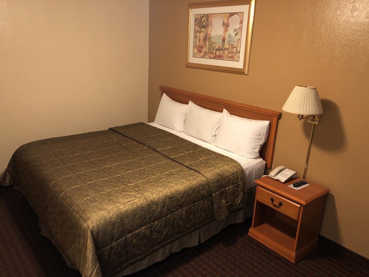 Deluxe Inn Lawton Esterno foto
