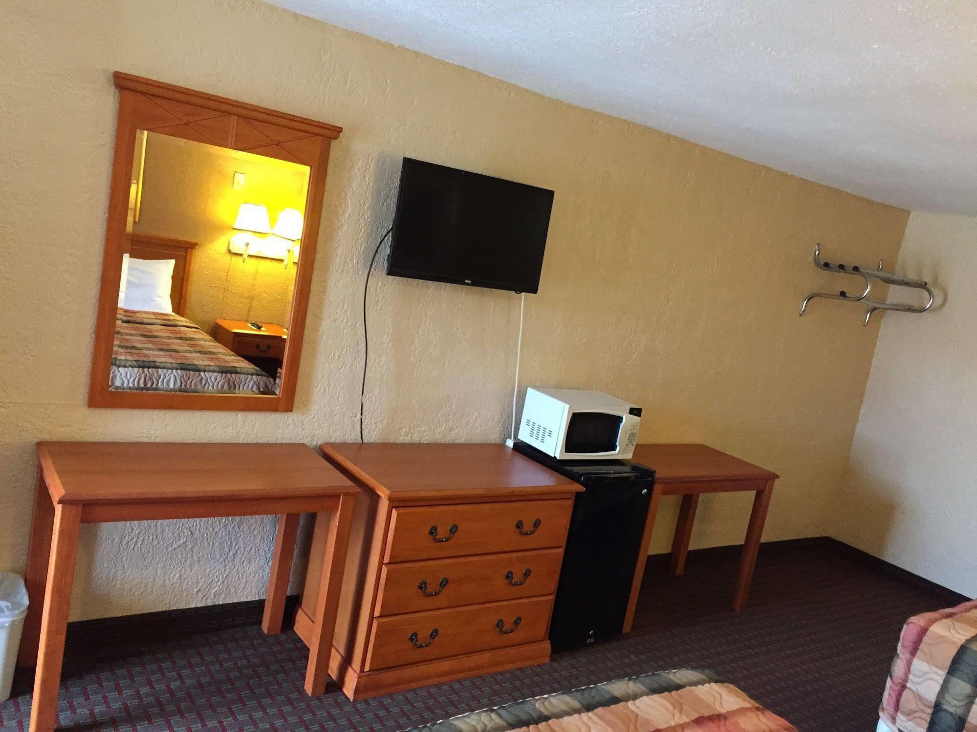 Deluxe Inn Lawton Esterno foto
