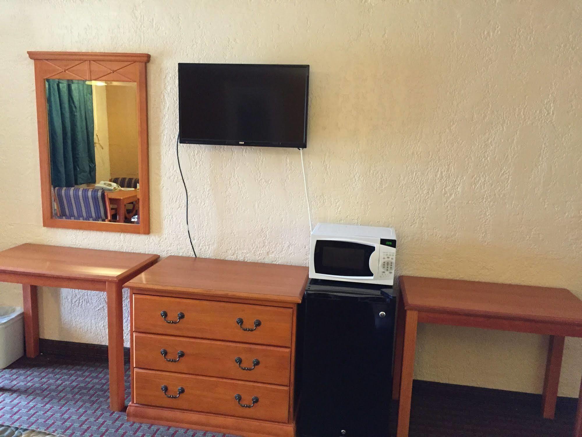 Deluxe Inn Lawton Esterno foto